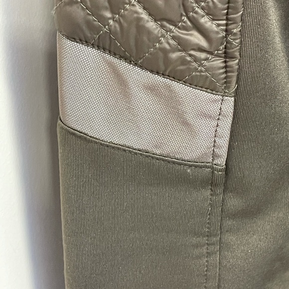 Awesome Athleta lightweight quilted jacket! - Picture 4 of 9